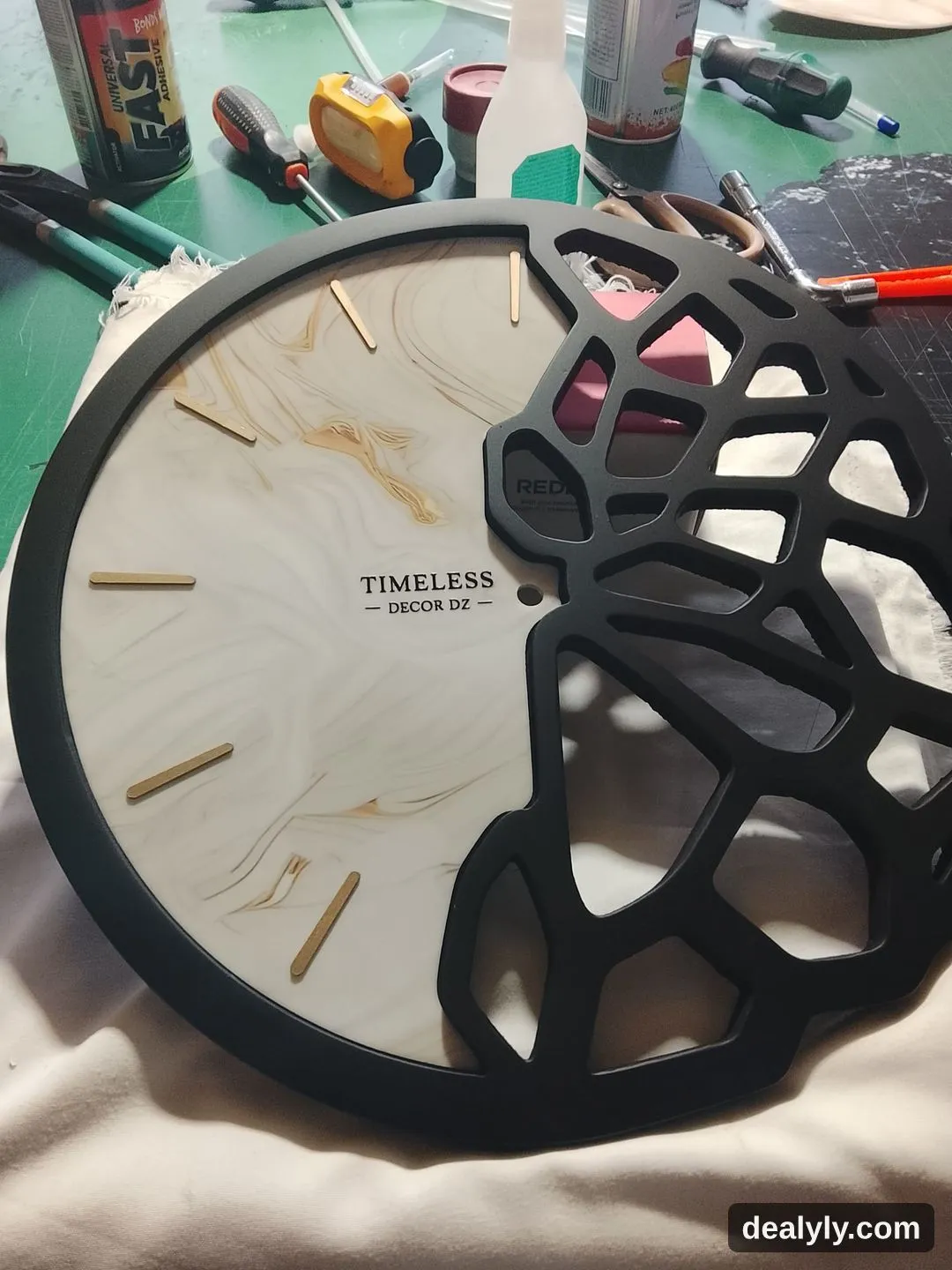 Horloge murale artisanale - Photo 1