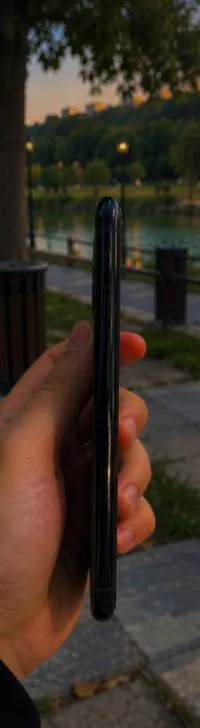 apple iPhone 11 Pro — like new — Photo 3